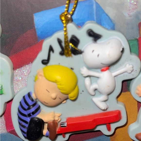 Rare  Charlie Brown and Gang 2011 Peanuts Christmas Ornaments - Picture 3 of 8